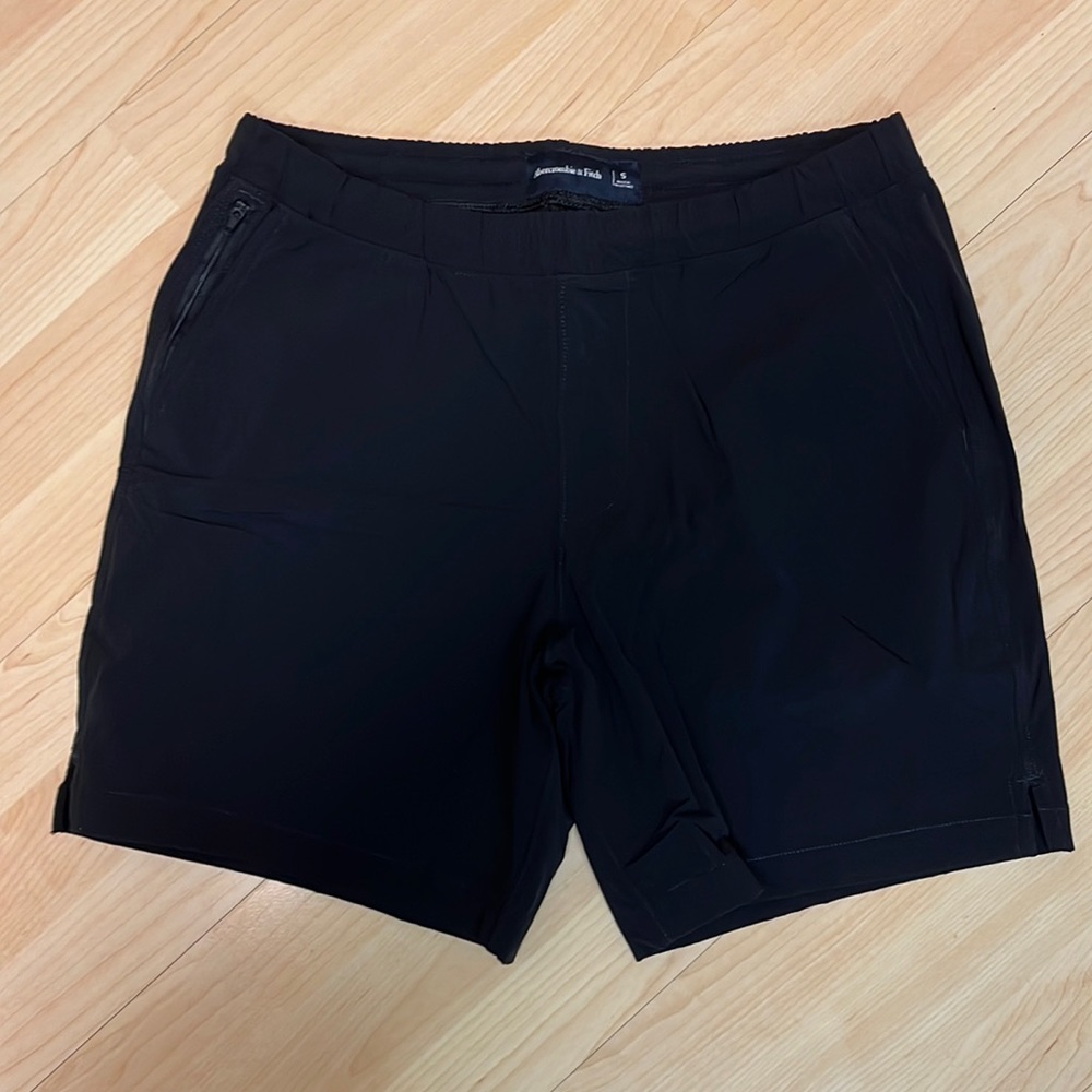 Abercrombie & Fitch 7” all day shorts with liner, sz S